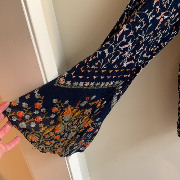 "Patrons Of Peace" Boho Floral Cropped Blouse - Picture 2 of 5